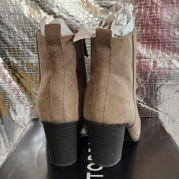 NIB Torrid Faux Suede Round Toe Ankle 3" Heel Bootie Taupe (Wide) Plus Size: 8W - Picture 4 of 6